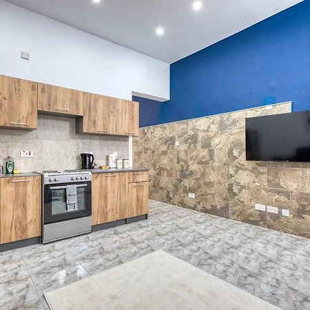 Coastal Maisonette In Steps To Sea Διαμέρισμα