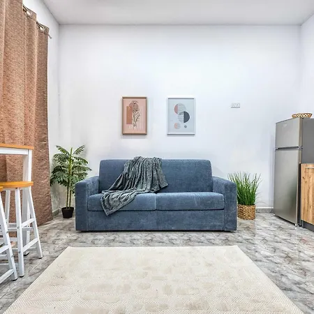 Coastal Maisonette In Steps To Sea Διαμέρισμα