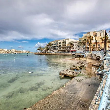 Coastal Maisonette In Steps To Sea Διαμέρισμα *